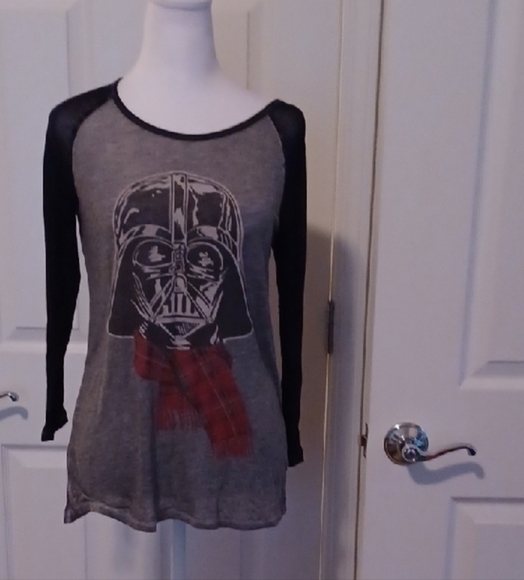 🍭🌺 Star Wars Gray and Black Graphic Top - Picture 11 of 11